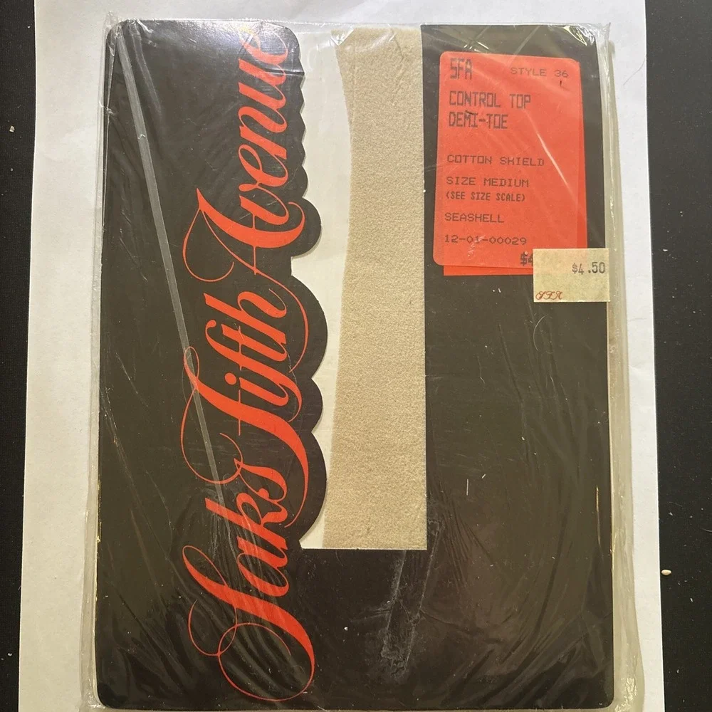 WOMEN Saks 5th Ave Seashell Pantyhose Sheer Sz M  Style 37 Control Top Demi Toe